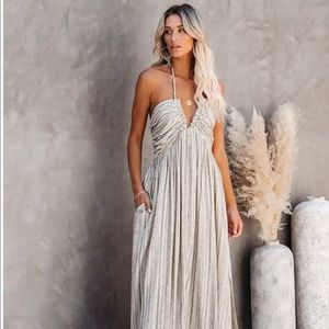 Womens summer dress w/ pockets. Bought for trip to Costa Rica & never wore it.